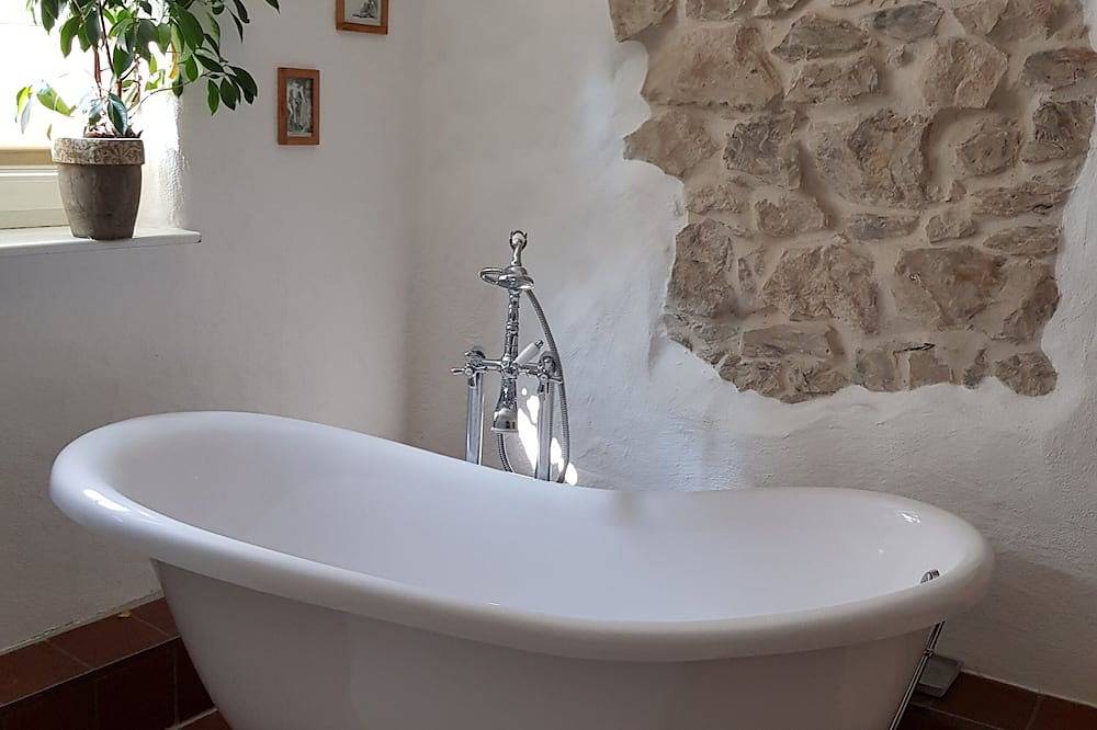 Ganze Wohnung, Liebevoll renoviertes Ferienhaus mit 3 Schlafzimmern und Garten in Monheim, Bayerisch Schwaben