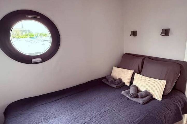 Cosy Houseboat `Eclipse` in Marina Monnickendam in Monnickendam, Markermeer