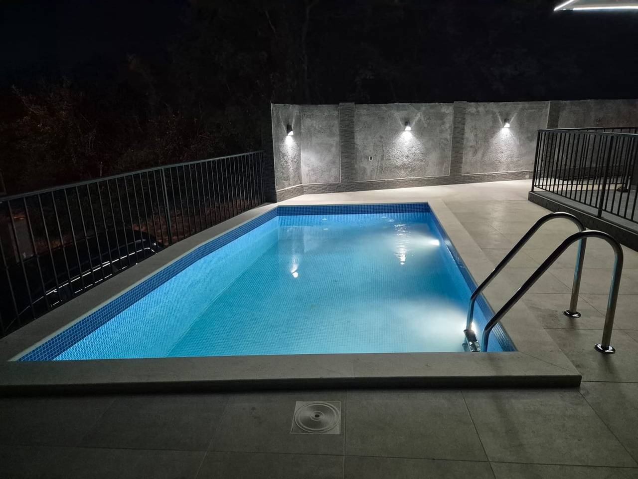 Geheel appartement, Vakantieappartement voor 3 personen met zwembad in Opština Ulcinj