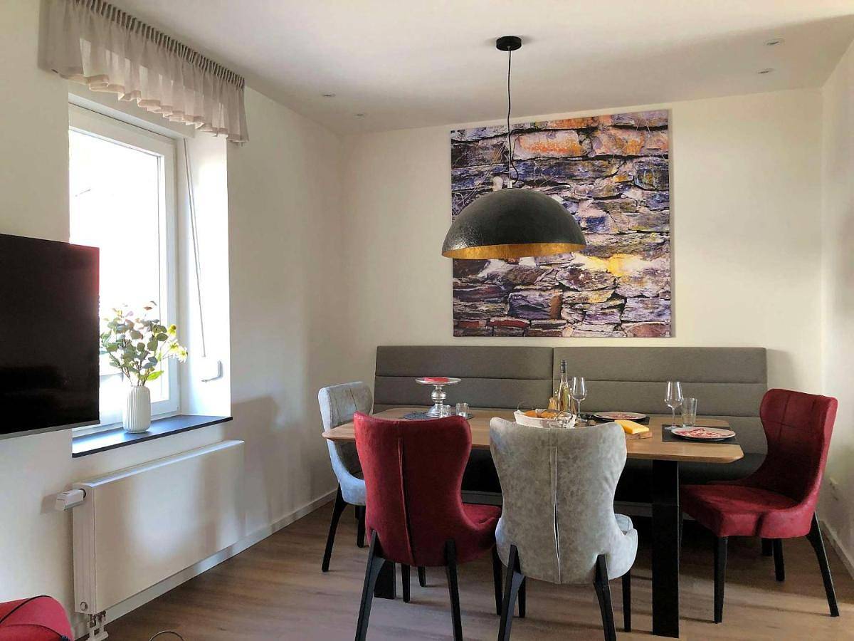 Ganze Wohnung, Apartment with Balcony in Kövernig, Kröv