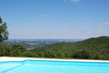 Cottage pour 8 personnes, avec vue et piscine ainsi que jardin et sauna dans Les Coteaux Périgourdins