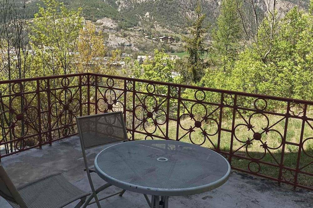 Entire apartment, Wifi, 2nd floor, swimming pool, sauna, terrace, balcony, parking, tv, 55m², Pra Loup in Jausiers, Mercantour National Park