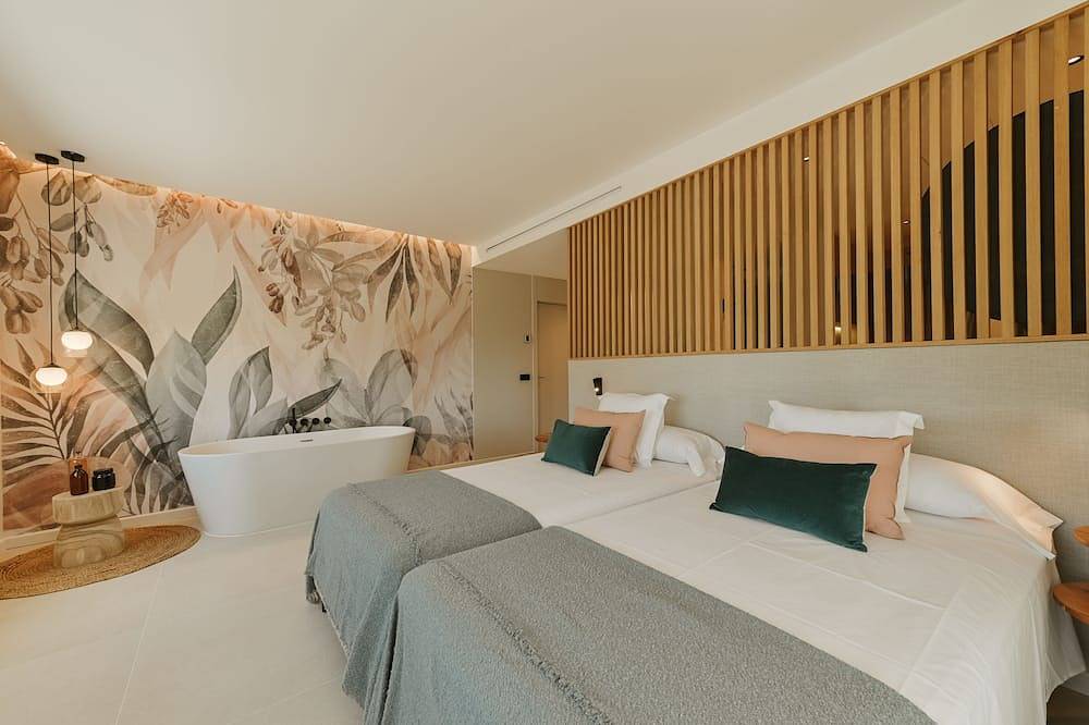 Luxury Villa. Heated pool. Sea & Mountain views in Cas Catala, Calvià