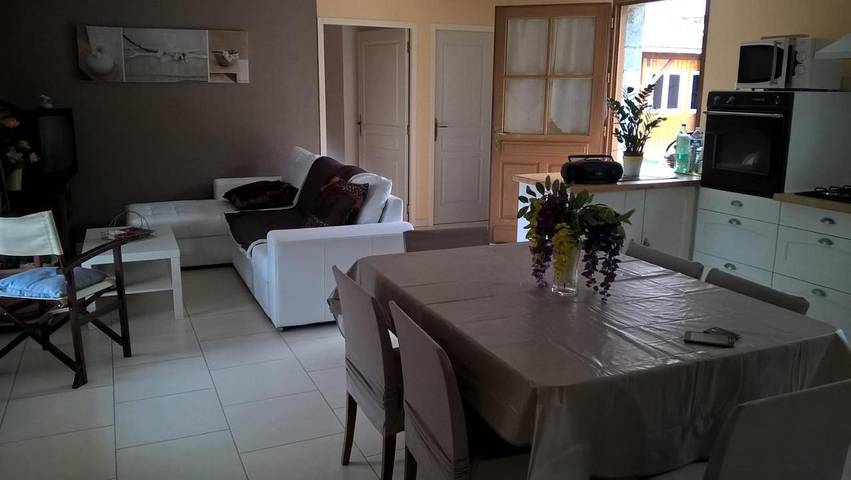 Location de vacances pour 6 personnes, avec piscine ainsi que jardin et vue, adapté aux familles à Saint-Robert - 4