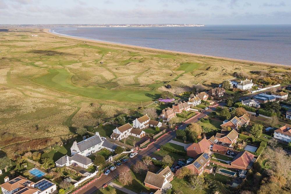 Beach House for 12 People in Worth (Kent), Kent