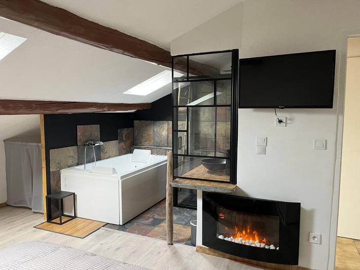 Appartement de vacances pour 5 personnes, avec Jacuzzi et Terrasse ainsi que Piscine et Vue