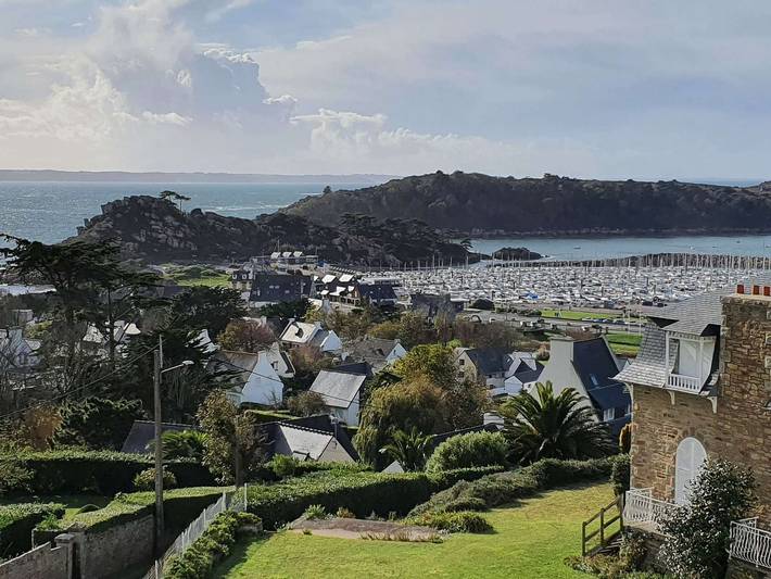 Gîte pour 2 personnes, avec balcon dans Plage Pors Termen Trebeurden