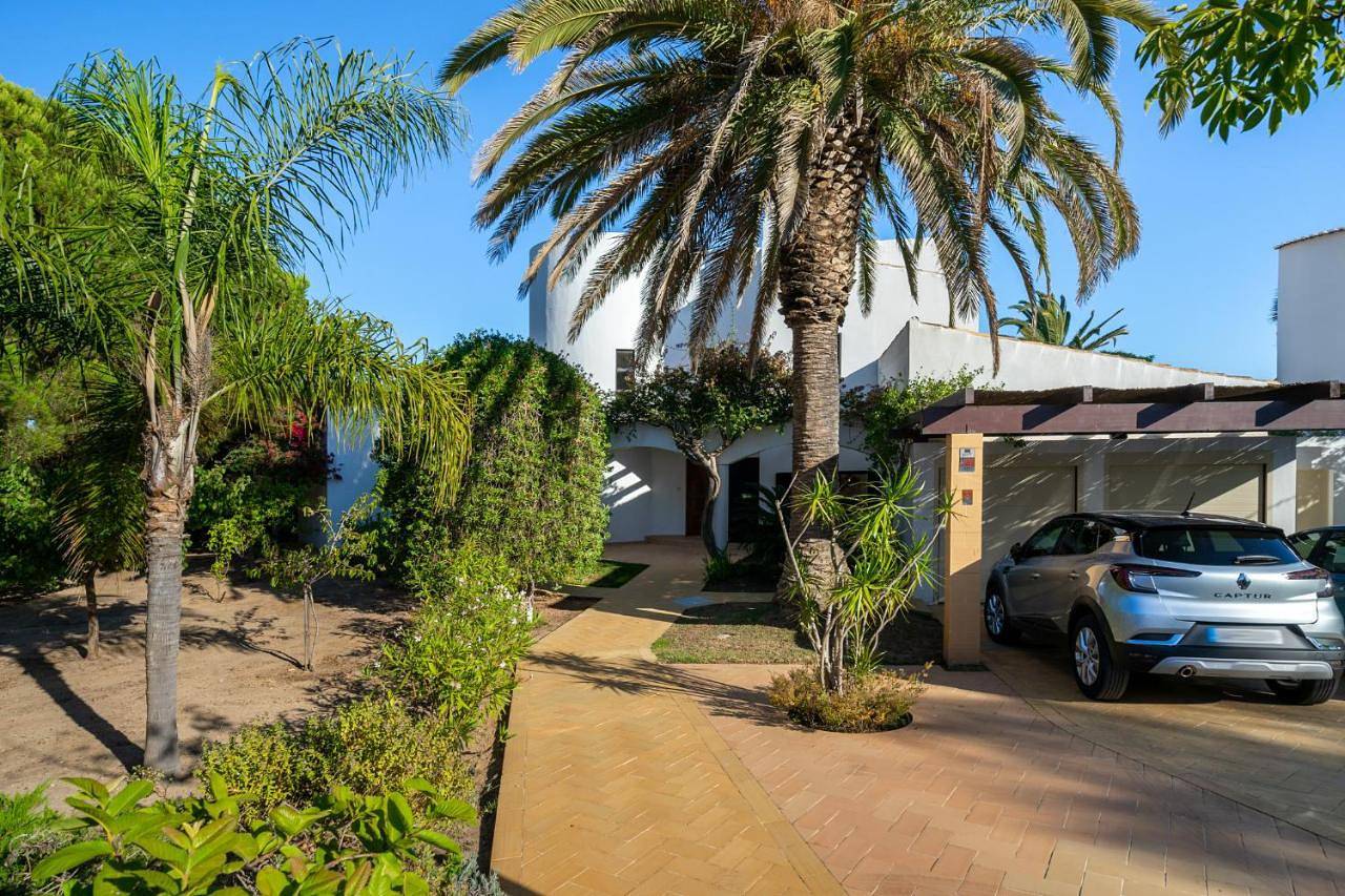 Luxury Private Family Villa with Pool Ac & Parking in Portimão, Distrito de Faro