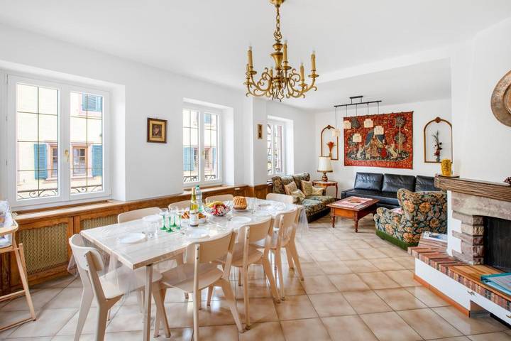 Location de vacances pour 8 personnes, avec Balcon ainsi que Terrasse et Vue à Saint-Hippolyte