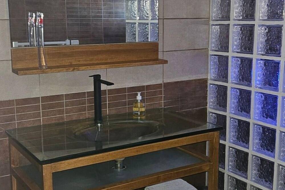 Holiday Home 'Villa En Camargue' with Shared Pool, Wi-Fi and Air Conditioning in Vauvert, Nimes region