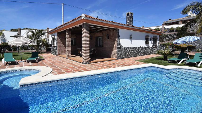 Villa for 6 people, with hot tub and garden as well as terrace - 1