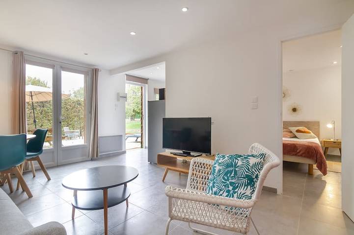 Gîte pour 4 personnes, avec terrasse ainsi que jardin et piscine à Sarlat-la-Canéda - 2