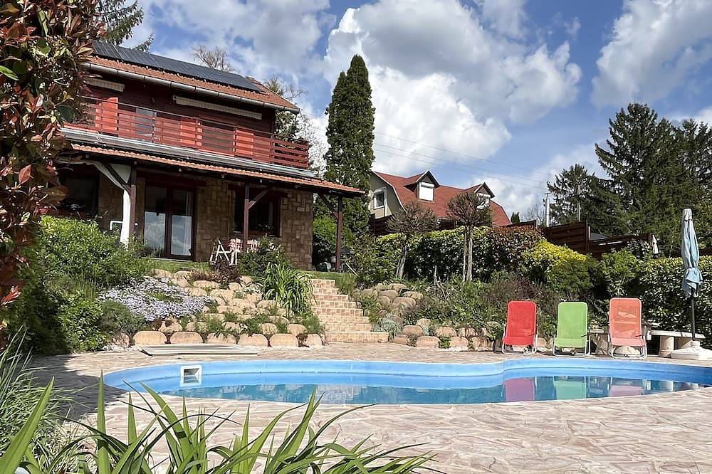 Villa mit 3 Schlafzimmern und Pool mit Seeblick im wunderschönen Őrbottyán, Ung in Duna Ipoly Nationalpark