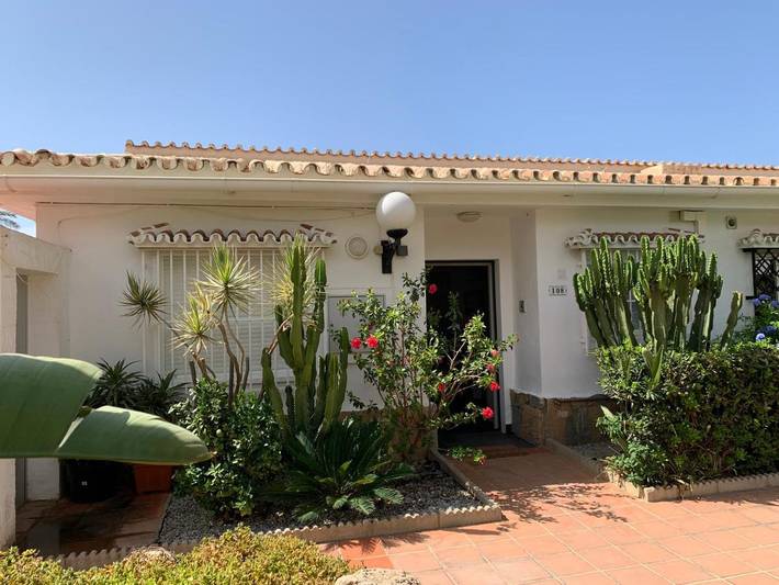 Bungalow para 6 personas, con Terraza y Jardín además de Piscina y Vistas en Torrox