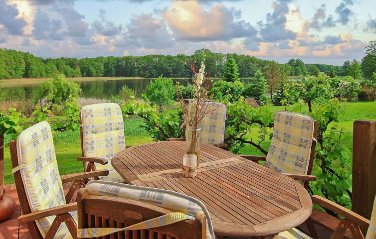 Ferienwohnung für 5 Personen, mit Seeblick und Garten sowie Terrasse in Templin - 4