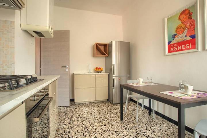 Apartamento entero, Apartamento de vacaciones para 5 personas con balcón/terraza in Imperia, Riviera di Ponente