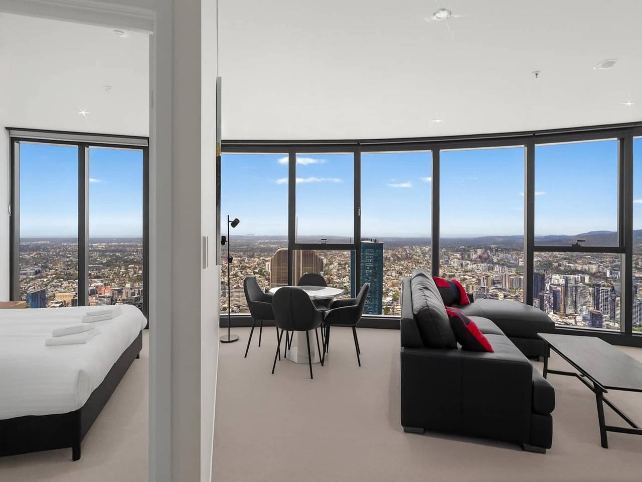 Entire apartment, Panoramic Views Apartment & High-Rise Pool and Gym in Brisbane, Queensland