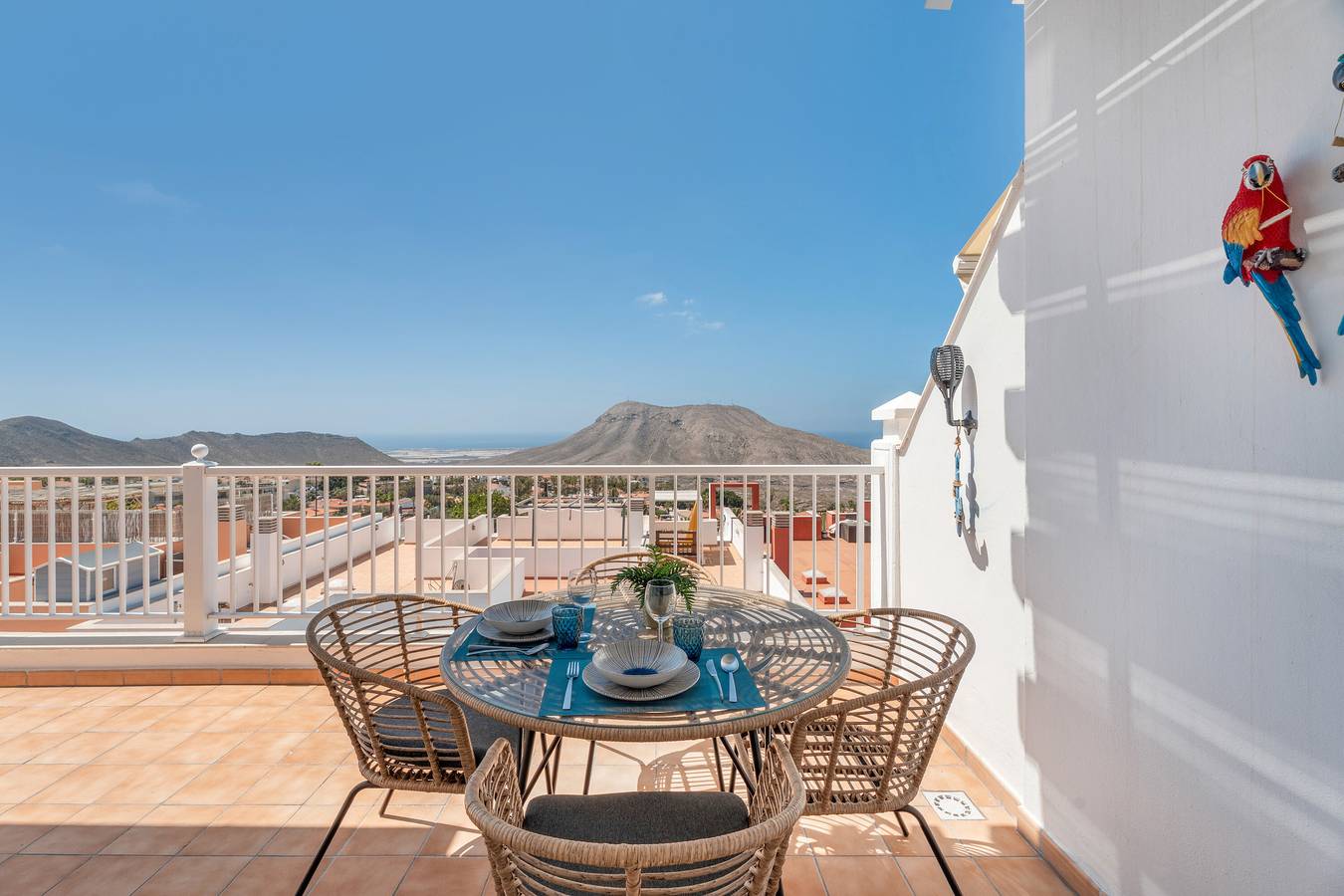 Entire apartment, Vacation Apartment 'Blue  with Amazing View' with Sea View, Shared Pool and Wi-Fi in Chayofa, Arona