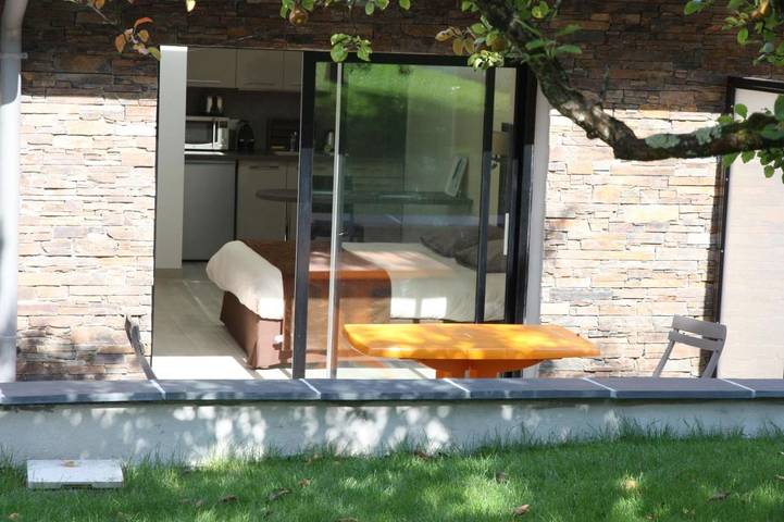 Location de vacances pour 8 personnes, avec jardin et piscine ainsi que vue et sauna à Rezé - 4