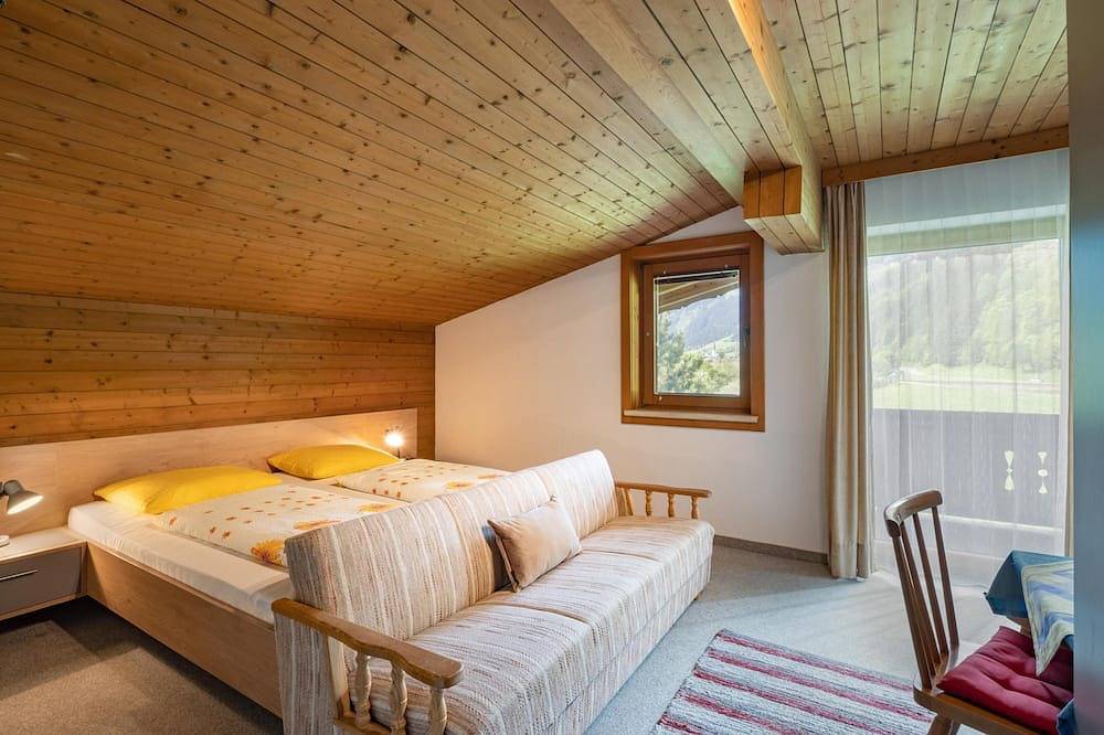 Entire apartment, Beautiful apartment in Aschau, ski bus in front of the door in Tux Alps, Aschau im Zillertal