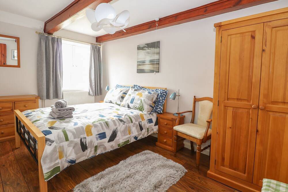 Compass Cottage, pet friendly, with open fire in Sheringham in Bodham, Norfolk Coast