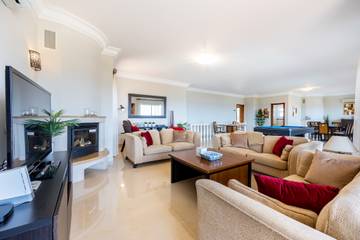 Villa for 10 Guests in Luz, Faro District, Picture 3