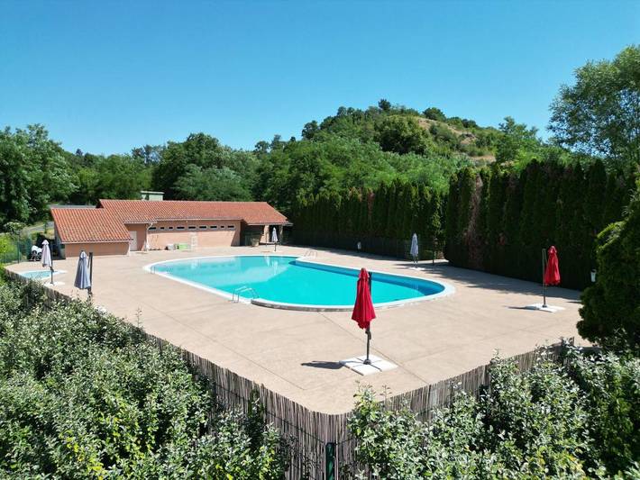 Camping pour 6 personnes, avec Terrasse ainsi que Jardin et Piscine