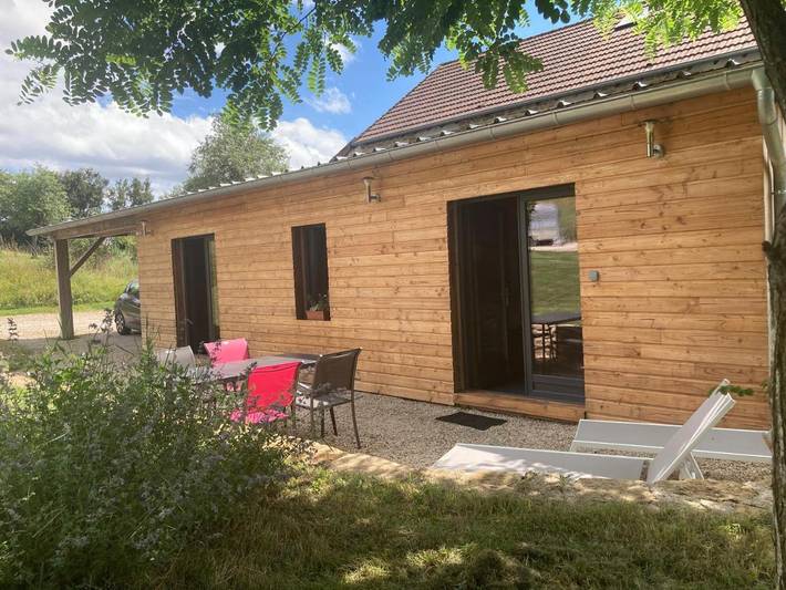 Location de vacances pour 4 personnes, avec Jacuzzi ainsi que Terrasse et Jardin à Le Puley