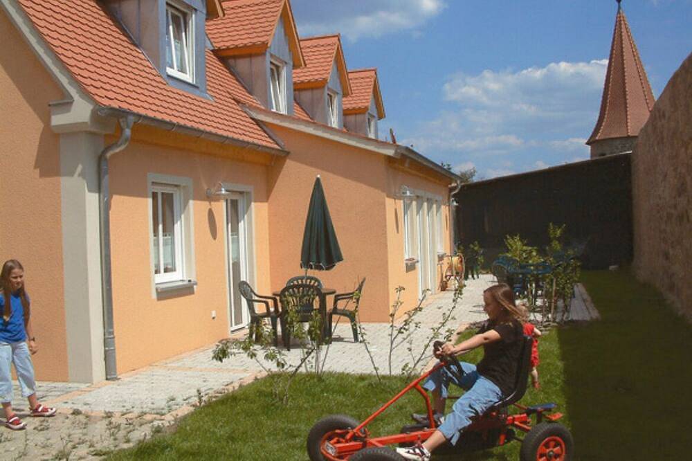 Ganze Wohnung, Barrierefreie Ferienwohnung (Eg) am Ferienhof an der Stadtmauer Merkendorf in Merkendorf, Fränkisches Seenland