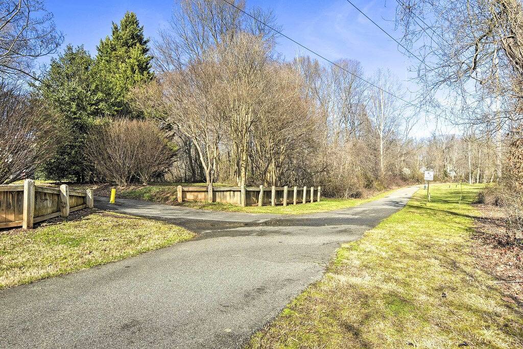 Sunny Family Home, 3 Mi to High Point Market! in High Point, Guilford County