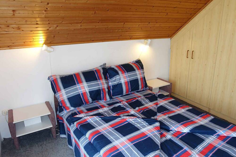 Casa vacanze con piscina riscaldabile e vicino alla spiaggia in Balatonmariafurdo, Riva Meridionale del Lago Balaton