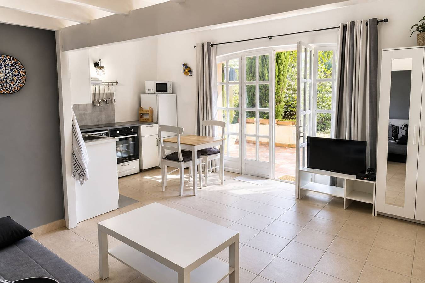 Estudio entero, Studio with Terrace, Garden & Pool, Lorgues in Lorgues, Region de Draguignan