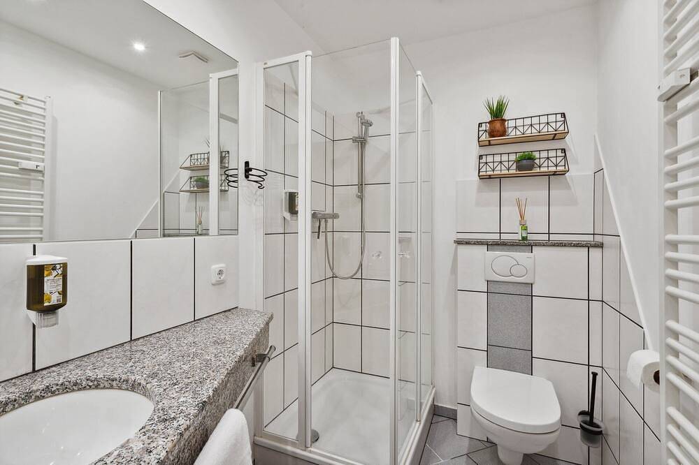 Geheel appartement, Charysma: Aurum Suite | modern & elegant design | parking lot | terrace in Hameln, Weserbergland