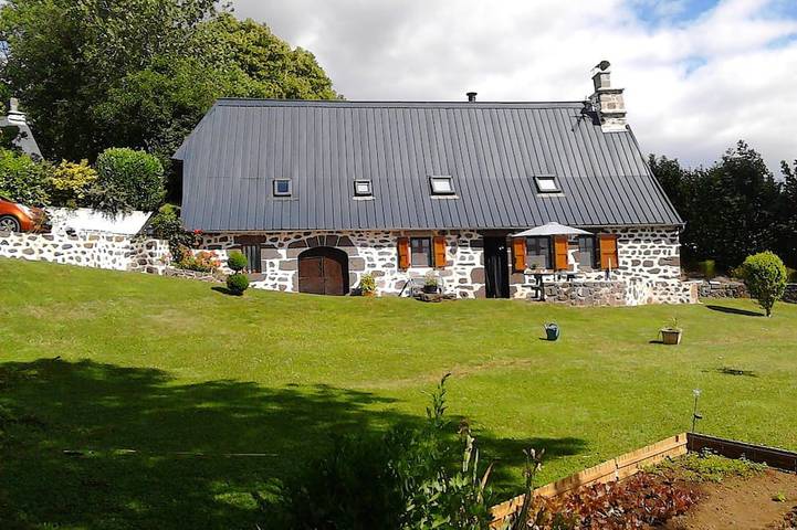 Gîte pour 8 personnes, avec Terrasse et Jardin à Narnhac