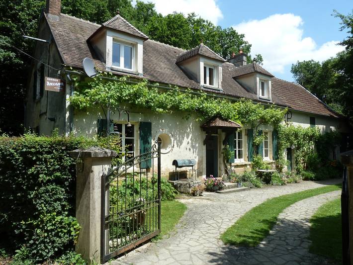 Gîte pour 6 personnes, avec piscine, adapté aux familles à Lainsecq