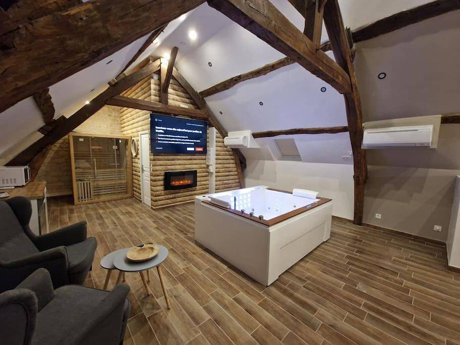 Appartement entier, One-Bedroom Apartment in Laigneville, Oise