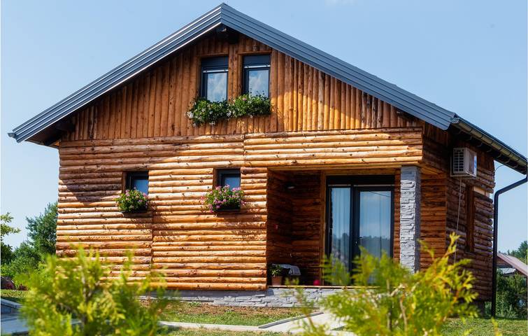 Ferienhaus für 4 Personen, mit Garten und Pool sowie Terrasse, mit Haustier - 1