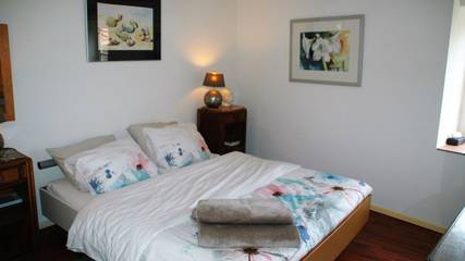 Gîte pour 5 personnes, avec terrasse ainsi que piscine et jardin à Roussines