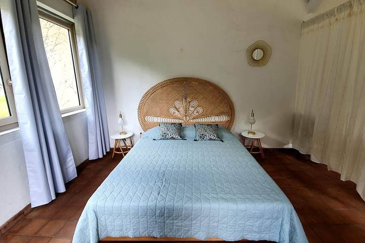 Maison de vacances pour 5 personnes, avec terrasse ainsi que jardin et piscine, animaux acceptés