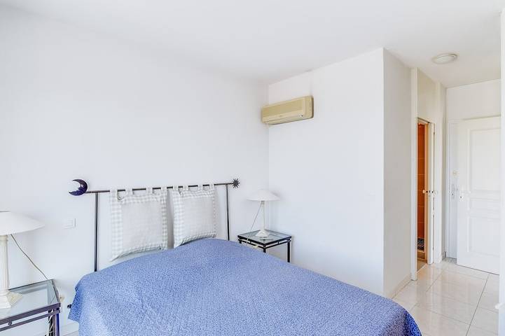 Appartement entier, Villa sur le toit, dernier étage, grande terrasse, barbecue ,vue. in Boulouris, Saint-Raphaël