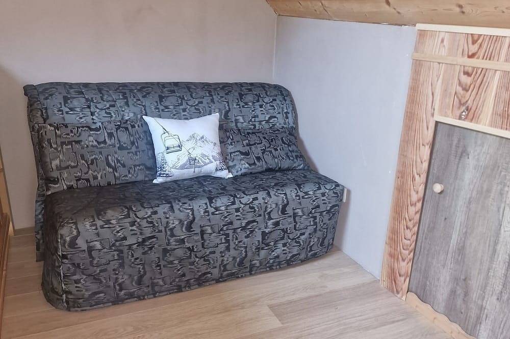 Entire apartment, Vacation rental apartment 6+1 baby in Bourg d'oisans in Le Bourg-d'Oisans, Écrins National Park