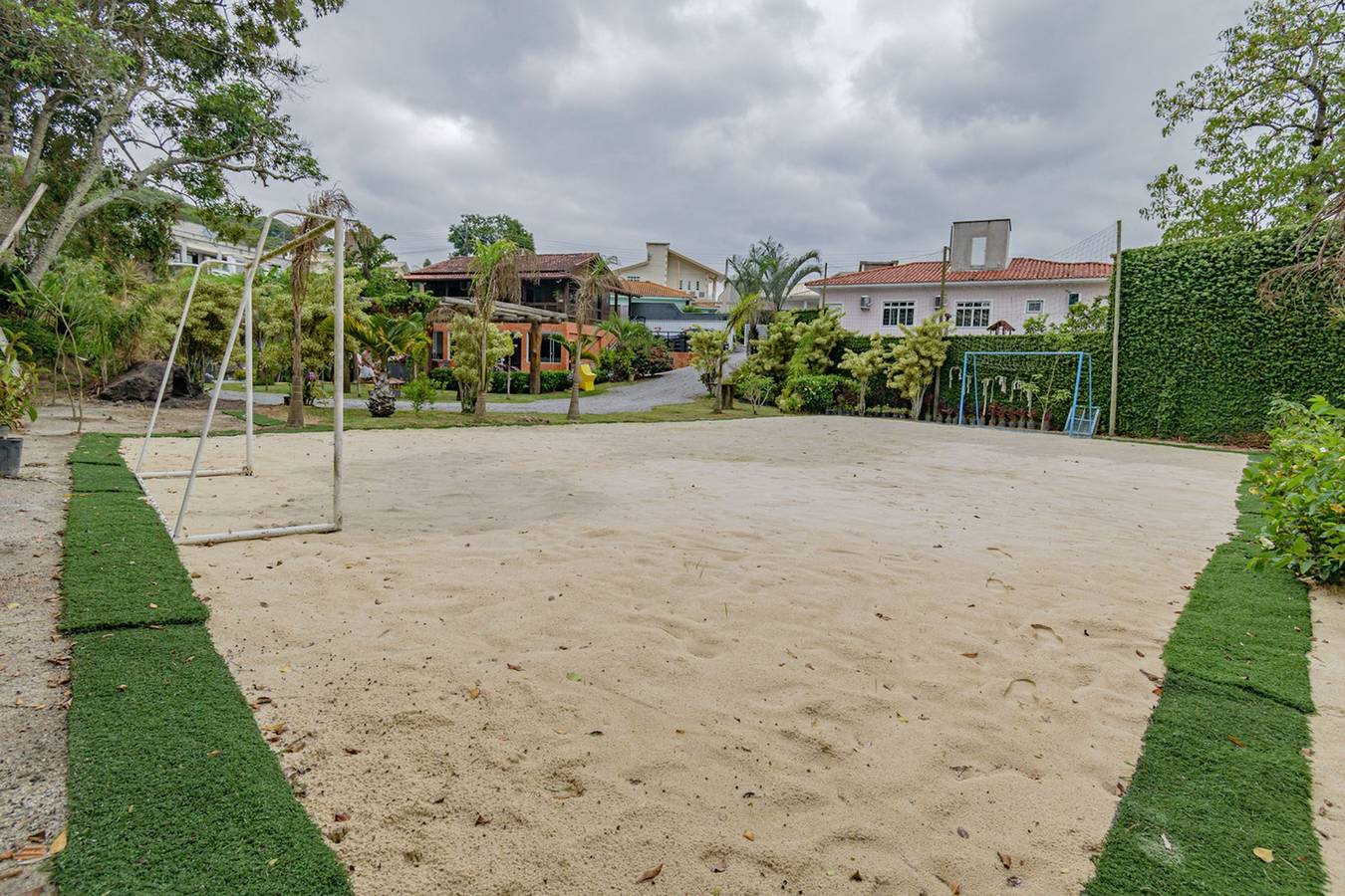 Casa com Piscina, Churrasqueira e Salão de Jogos in Governador Celso Ramos, Litoral Catarinense