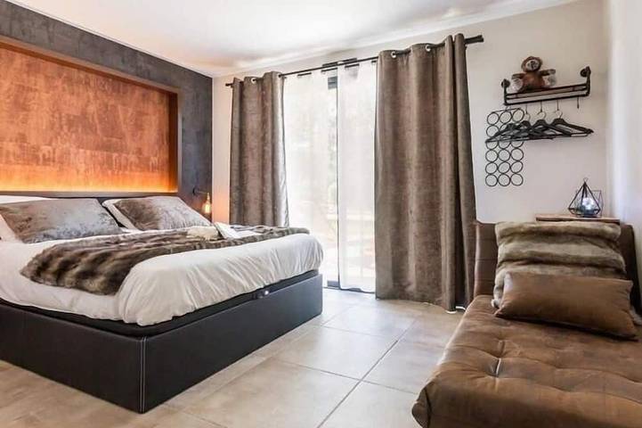 Gîte pour 9 personnes, avec jacuzzi et sauna ainsi que terrasse et jardin à Ligné - 2