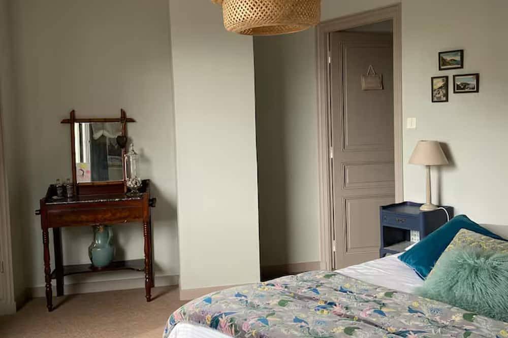 Maison de charme avec terrasse, plein centre, 300 m plage, proximité gare in Granville, Côte de la Déroute