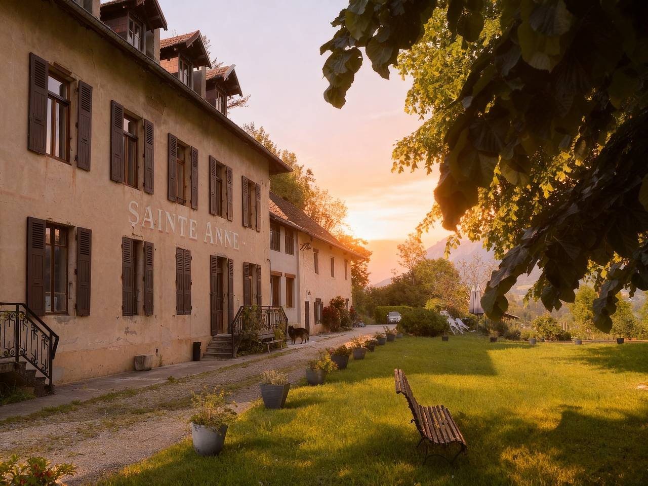 Chambre d’hôtes « L’attrape-rêves » : vue montagne, jardin partagé et Wi-Fi in Saint-Franc, Région de Chambéry
