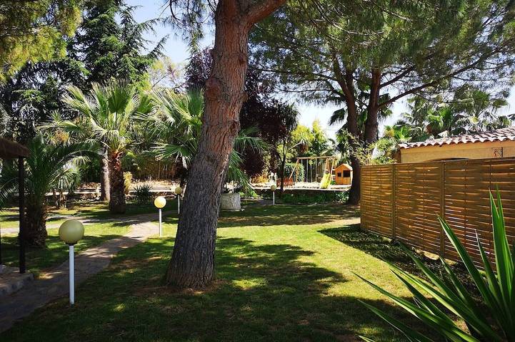 Gîte T3 L'Olivier avec piscine chauffé dans un parc arboré in Maraussan, Côte méditerranéenne (France)