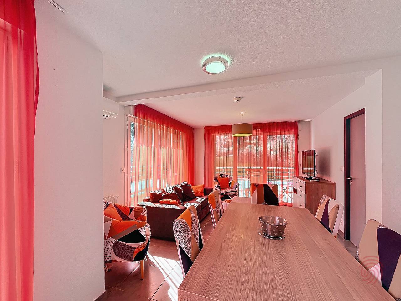 Apartamento entero, Hermoso apartamento F3 con aire acondicionado, terrazas y parking. A 50m del centro y de los baños termales in Lamalou-les-Bains, Region de Béziers