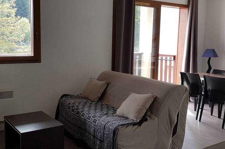 Gîte pour 7 personnes, avec Balcon ainsi que Terrasse et Piscine à Selonnet - 4