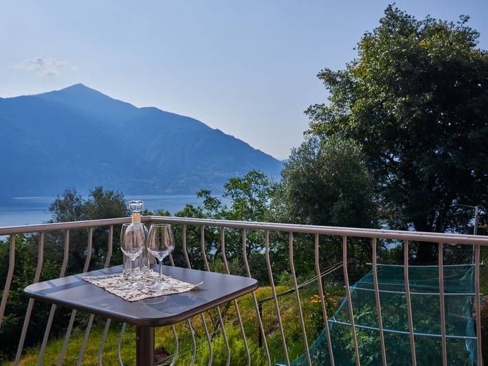 Ferienwohnung für 4 Personen, mit Balkon und Terrasse sowie Garten und Seeblick in Comune di San Siro - 3