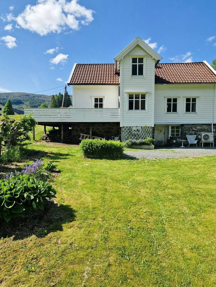 Ferienhaus für 7 Personen, mit Terrasse und Garten in Bergen